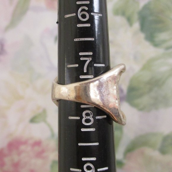 Modernist STERLING SILVER Swirl Statement Ring~Hammered 925 Israel UNISEX Ring - Picture 4 of 13